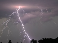 Błyskawica w pudełku? Naukowcy chcą zamknąć burzę w kostce plastiku