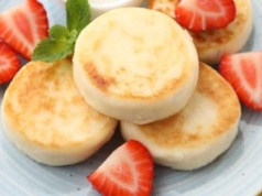 Nie musisz dosypywać zwykłej mąki do placuszków z twarogu. Inny składnik sprawdzi się lepiej