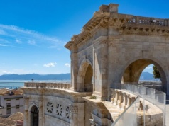 "Niebieskie strefy" fascynują badaczy i turystów. Wszyscy chcą poznać ich sekret