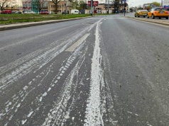 Rozlana farba na ulicach Starego Polesia w Łodzi