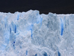 Zaskakujące odkrycie w Arktyce. Mikroskopijne cząsteczki z topniejącego lodu sterują powstawaniem chmur