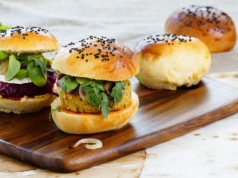 UE reguluje nazwy mięsa. Kotlet i stek na liście, burger poza nią