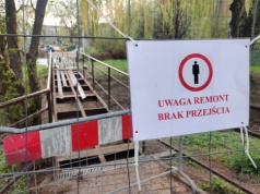 Utrudnienia w Parku Zaczarowanej Dorożki. Remont kładki już trwa