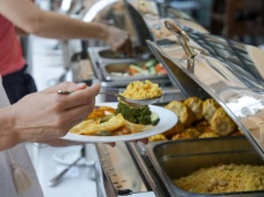 Tego lepiej nie jedz w hotelu na śniadanie. Te dwa produkty wywołują najwięcej zatruć