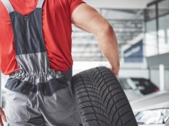 Ten szczegół na oponie może kosztować nawet 3000 zł. Mało kto go sprawdza