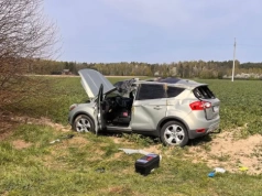 Na trasie Patrykozy–Ruda Kolonia dachował samochód. Wśród poszkodowanych dziecko