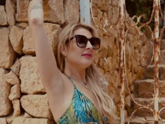 Magdalena Narożna w czułych objęciach z narzeczonym