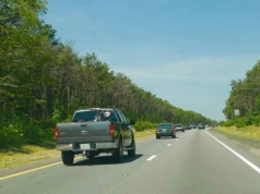 Prawy pas to lawa. Ruch prawostronny to fikcja literacka