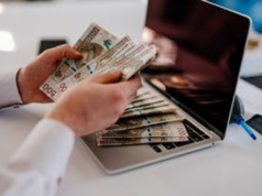 Wysłał przelew do narzeczonej. Co z podatkiem? Skarbówka wyjaśnia