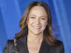 Postawiła na minimalistyczną elegancję. Kolor to nie przypadek