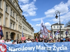 Narodowy Marsz Życia przeszedł ulicami Warszawy. Dołączył prezydent
