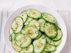 Zamiast mizerii robię tę norweską surówkę. Szybko znika z talerzy