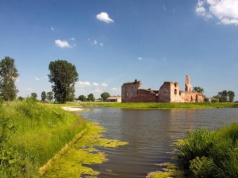 Zamkowy klimat bez tłumów? Zapomnij o Śląsku. W centralnej Polsce mamy prawdziwą perłę