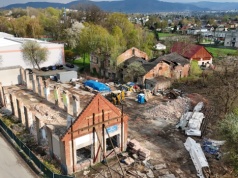 Przy Ceramicznej powstaje wyjątkowe miejsce. Ruszyły prace przy dawnym dworze Rosta