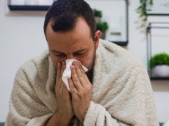 Zasiłek chorobowy dla osób po 50. roku życia. Ile wynosi i kiedy można się ubiegać?