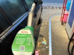 Problem z klapką wlewu paliwa: co robić, jeśli nie chce się otworzyć