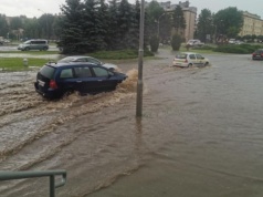 Gwałtowne opady deszczu nadciągają na Podkarpacie. IMGW ostrzega ws. poziomu wody w rzekach