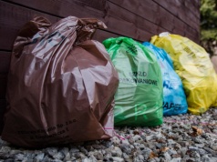 Wprowadzają kody na śmieci. Od 1 maja każdy worek z odpadami będzie "śledzony"