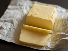 Masło za złotówkę w dyskoncie to sprytny trik. Promocje mają drugie dno