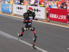 Roboty szybsze od ludzi w półmaratonie