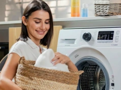 Wystarczą zaledwie cztery łyżeczki! Białe ubrania odzyskają śnieżną biel już po 1 praniu