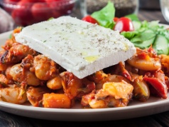 Źródła białka w diecie śródziemnomorskiej. Ciecierzyca i ryby to początek