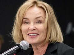 Zmiażdzyli jej debiutancką rolę. Potem dostała za nią Złoty Glob. Dziś ikona kina kończy 78 lat