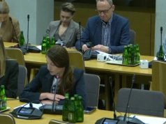 Programy lekowe w chaosie. „System oszczędza na pacjentach bardzo chorych” – kolejki i walka o dostęp do terapii