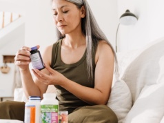 Witamina D może chronić przed demencją. Te suplementy są kluczowe dla zdrowia po 50-tce