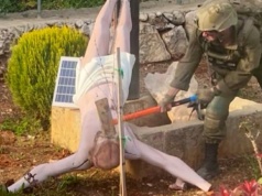 Skandaliczne zachowanie żołnierza. Rzucił się z młotkiem na figurę Chrystusa