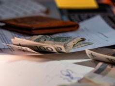 Tak wyglądają pensje nauczycieli z ostatnich 10 lat. Wyraźny wzrost na wykresie