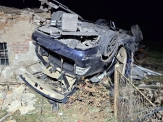 Jazdę zakończył na budynku. Szalony rajd kierowcy BMW