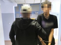 Wdarli się z maczetami do mieszkania na Bemowie. Potem zgotowali piekło właścicielowi