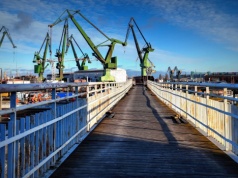 Montaż kładki na przystanku SKM Gdańsk Stocznia. Prace będą prowadzone nocą