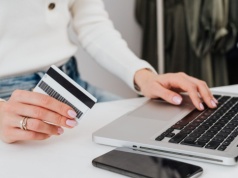 Bank może zablokować ci dostęp do pieniędzy. Wystarczy taki przelew, Polacy robią je naprawdę często