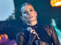 Dziś jest znaną artystką. W szkole  Natalia Szroeder była dręczona przez rówieśników