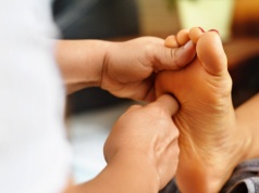 Czy refleksologia działa? Co mówi nauka i jakie daje efekty