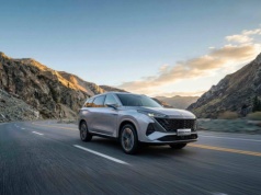 Siedmioosobowe MG S9 debiutuje w Polsce