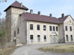 „Opuszczone dworce w Juliance i Turowie – co dalej z budynkami?”