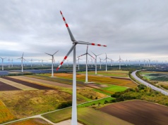 Historyczny rekord w OZE. Świat na potęgę inwestuje w wiatraki