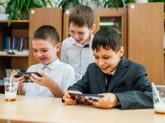 Dziecko pokazało jej środkowy palec. "Musiała nauczyć się tego w zerówce"