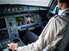 Zarobki pilotów Lufthansy: Kwoty robią wrażenie. Dlaczego zatem strajkują?