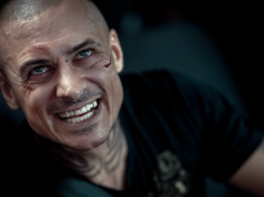 Koniec grzecznego wizerunku? Damięcki wszedł w mrok i nie zamierza wracać