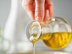 Przez dwa lata badali spożywających oliwę. Ma coś, co może nas uratować