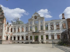 Ruiny pałacu w Żmigrodzie. Tu planowano upadek Napoleona