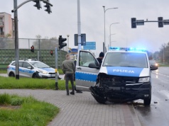 Groźne zdarzenie na skrzyżowaniu w Tarnowie. Na miejscu pracują służby
