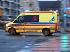 Dziecko wypadło z okna mieszkania na piątym piętrze