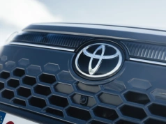 Nowa Toyota Corolla Cross się zbroi. Czuć hitem na kilometr