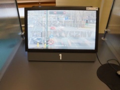 Pytanie z egzaminu na prawo jazdy tłumaczy kursantom, że mamy złe prawo w Polsce