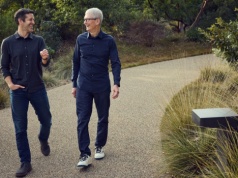 Tim Cook oddaje stery, twórca iPhone’a Air nowym CEO Apple
